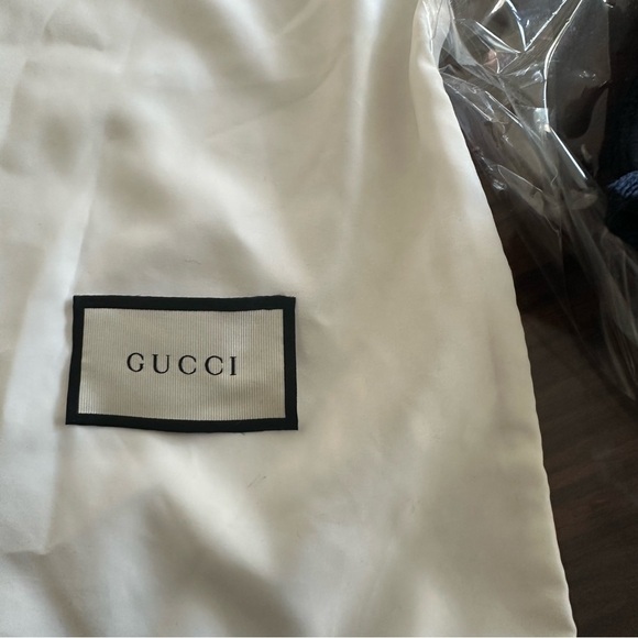 NWT Gucci Scarf with dust bag reg $475 - Picture 5 of 9